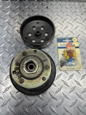 Ap3mda000621 Aprilia 07 Sr50 Secondary Pulley Centrifugal Clutch Assembly F3 Ap3mda000621 Aprilia 07 Sr50 Secondary Pulley Centrifugal Clutch Assembly F3