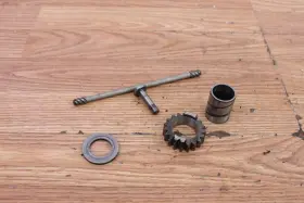 583-15631-00-00 Yamaha 1976 Xt500 Clutch Push Rod / Bushing And Kick Pinion Gear 583-15631-00-00 Yamaha 1976 Xt500 Clutch Push Rod / Bushing And Kick Pinion Gear
